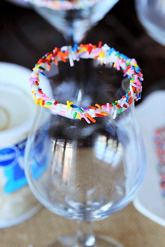 How to Make a SprinklesRimmed Glass for Cocktails The Kitchen is My