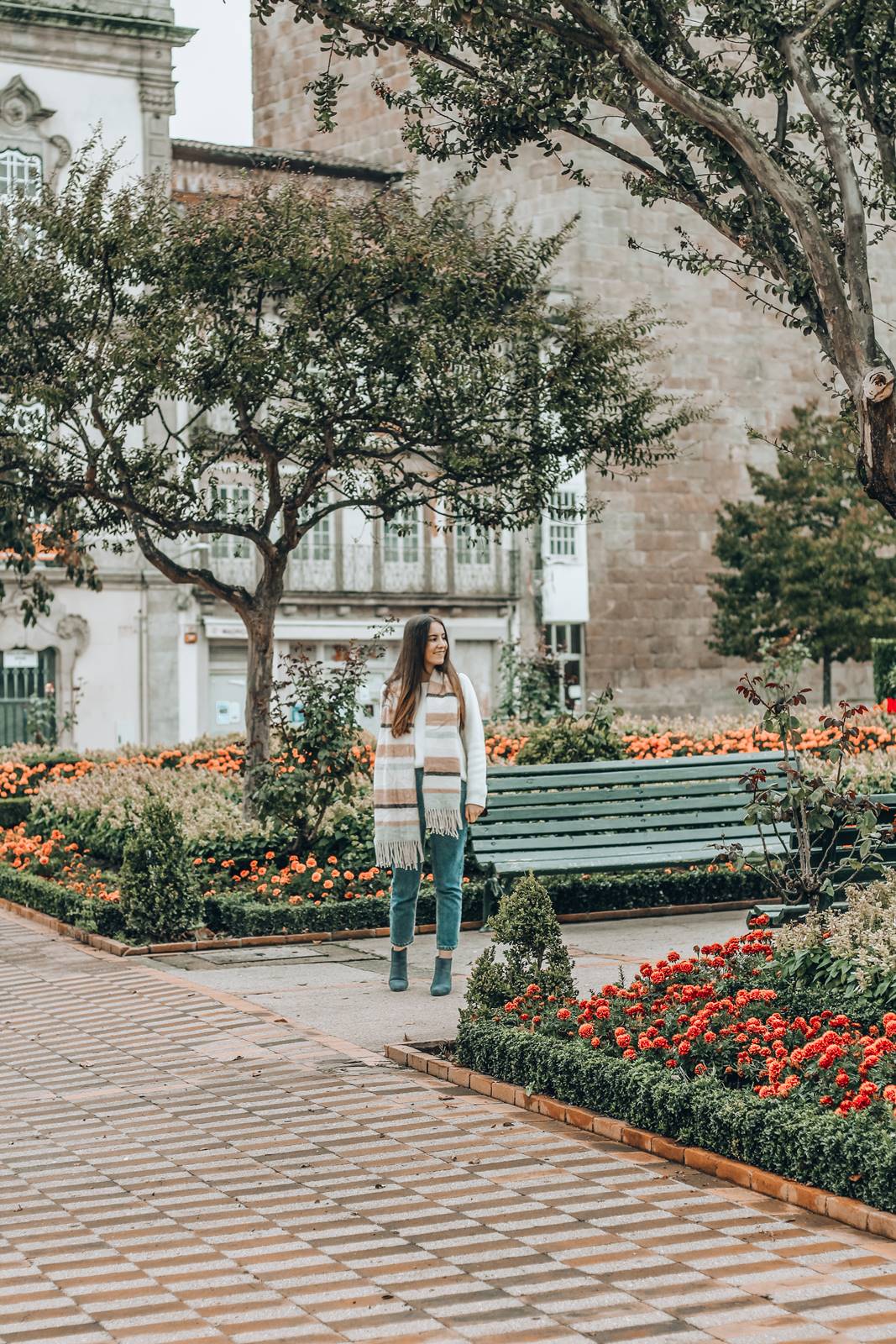 outfit_mom_jeans_blue_boots_xxl_scarf outfit_mom_jeans_blue_boots_xxl_scarf