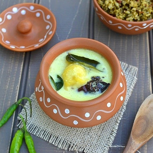 Dapka Kadhi (Gujarati Kadhi with Moong dal Dumplings)