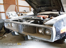 Front view of grille on black 1973 Dodge Charger 440 Rallye package on junkyardlife.com