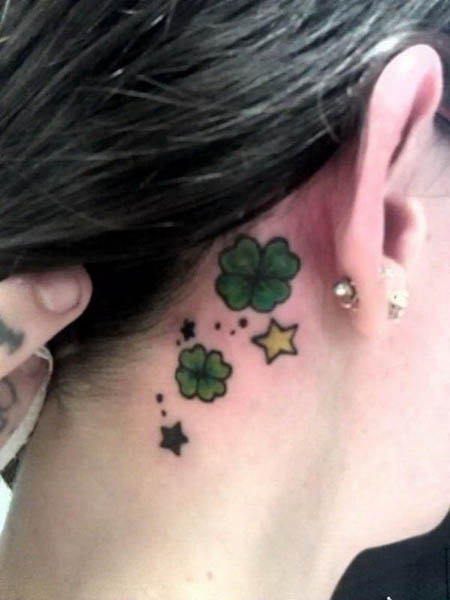 Tatuagens femininas atrás das orelhas Tatuagens femininas atrás das orelhas