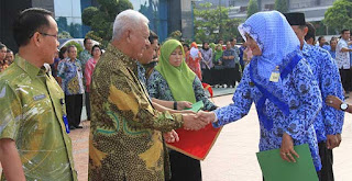 Image result for PNS SEDANG DI BERIKAN JABATAN