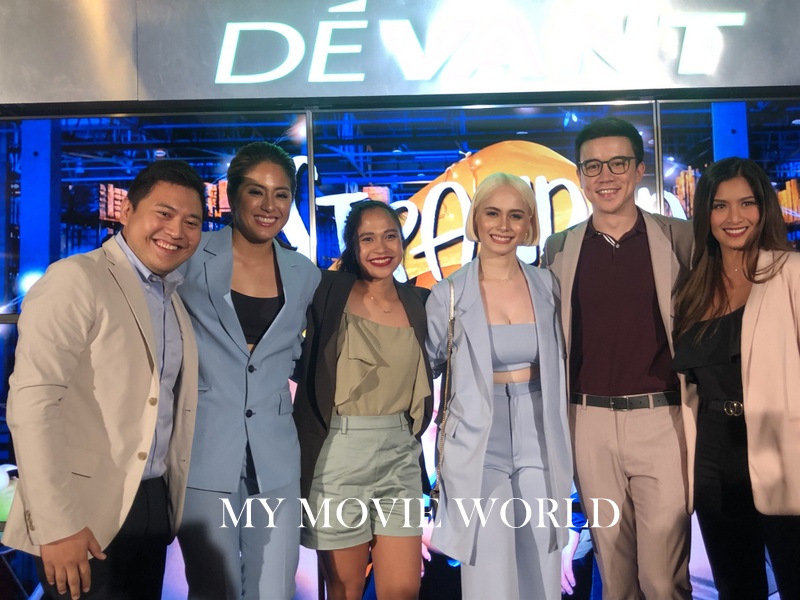 My Movie World: Movie Review: Stranded