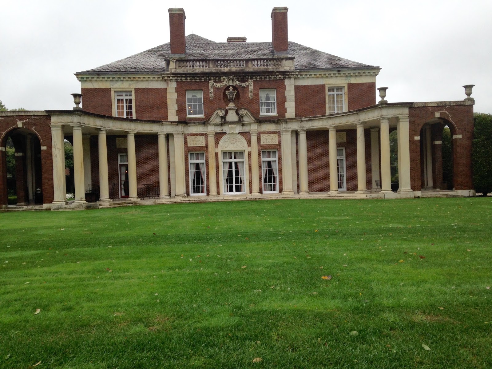 travels exterior, NYIT de Seversky Mansion, Greenvale, New York