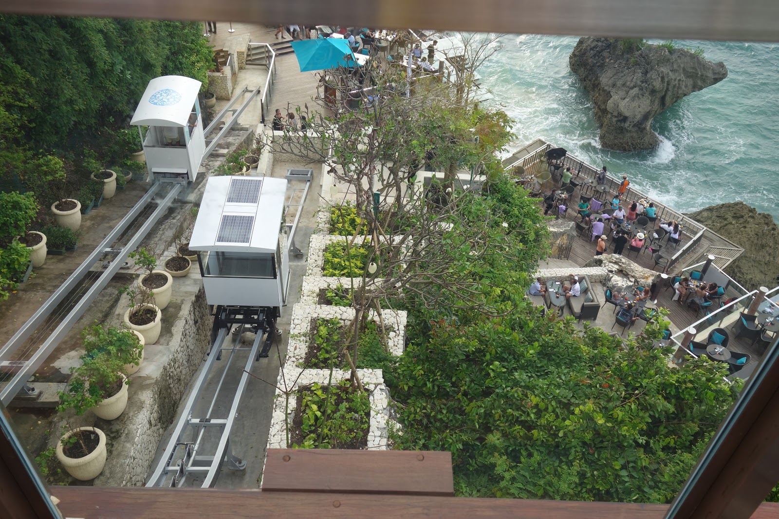 Meciko66 Hang Out Keren Di View Indah Rock Bar Diantara Tebing Ayana Resort Spa Bali Edisi 12
