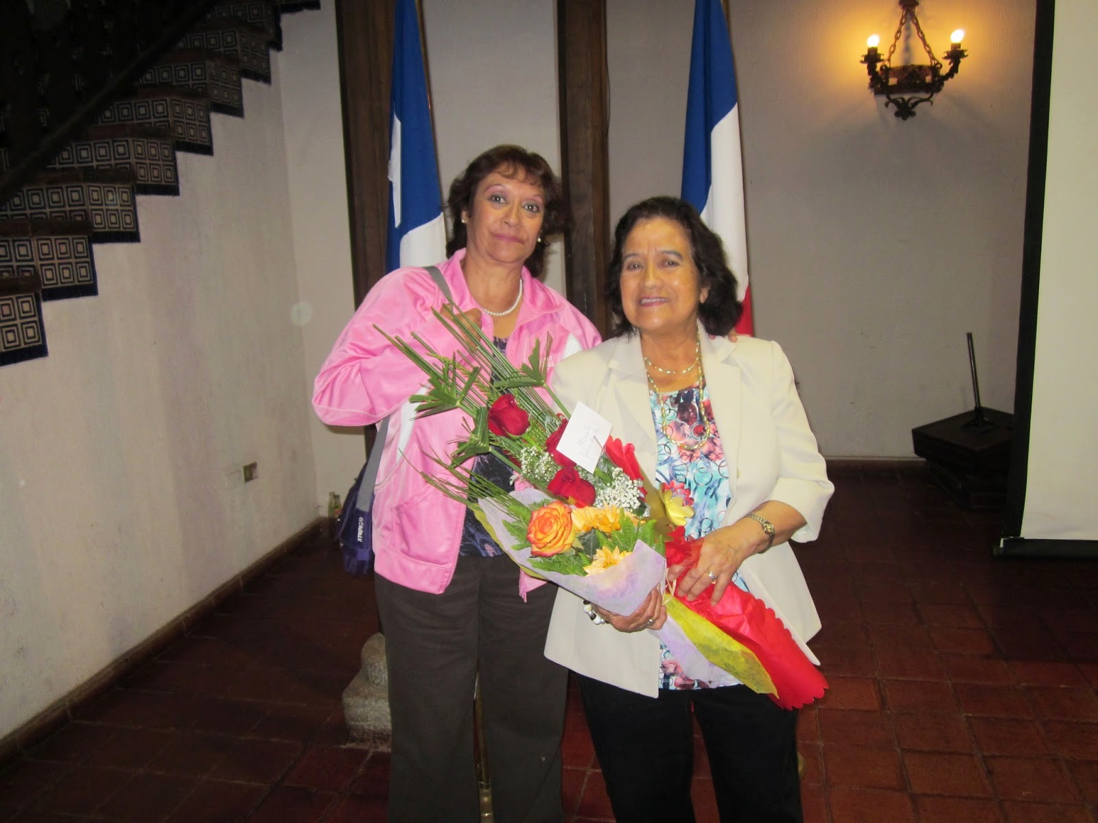 Evelina Rojas junto a su hermana Georgina en 1° presentación de Destinos en Chillán Viejo
