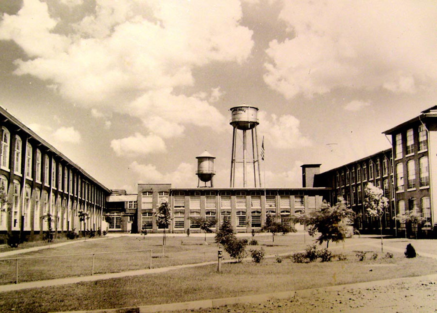 Susan's Lowe Mill ARTS & Entertainment