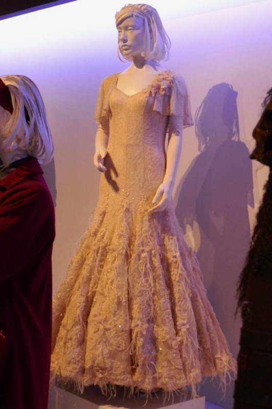 Hollywood Movie Costumes and Props: Oscar-nominated costumes from The ...