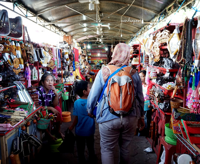 Pasar Oleh Oleh di Kawasan Wisata Bung Karno Pasar Oleh Oleh di Kawasan Wisata Bung Karno