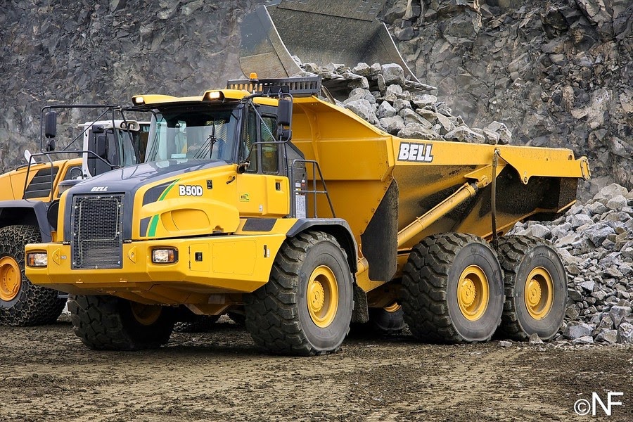 шарнирно сочлененные самосвалы вольво. сочлененный самосвал john deere 370e. самосвал сочлененный john deere 410e. шарнирно сочлененные самосвалы volvo a40f. Bell карьерный самосвал b40d.