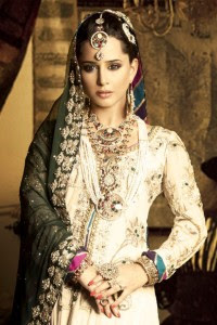http://4.bp.blogspot.com/-pcql3LVgjgA/TkfsO5AYoFI/AAAAAAAAAyQ/kN5l-pC2PHo/s400/designer-pakistani-bridal-dress.jpg
