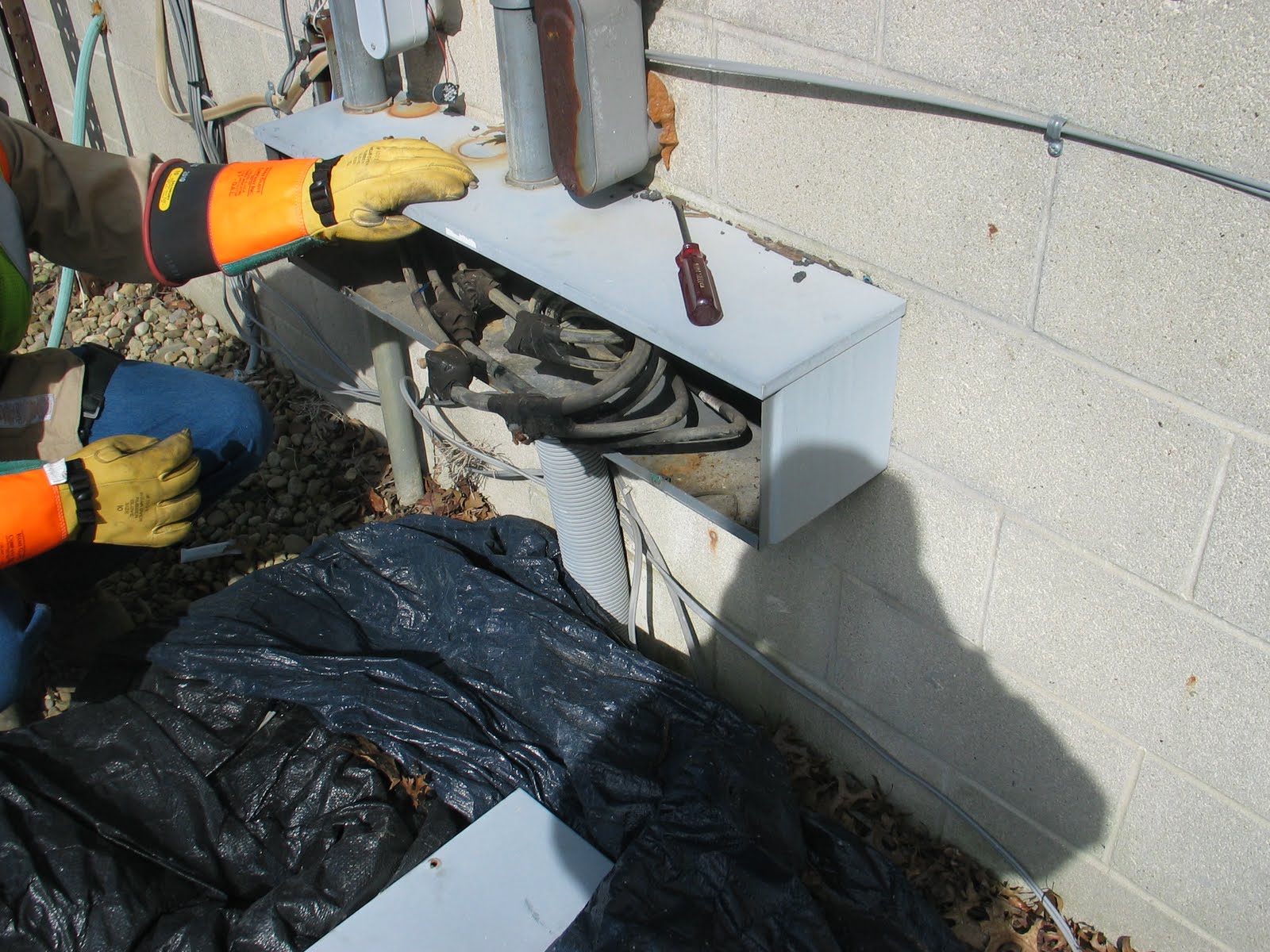 Nick's Fire - Electrical- Safety & Security Blog: Bad install comes ...