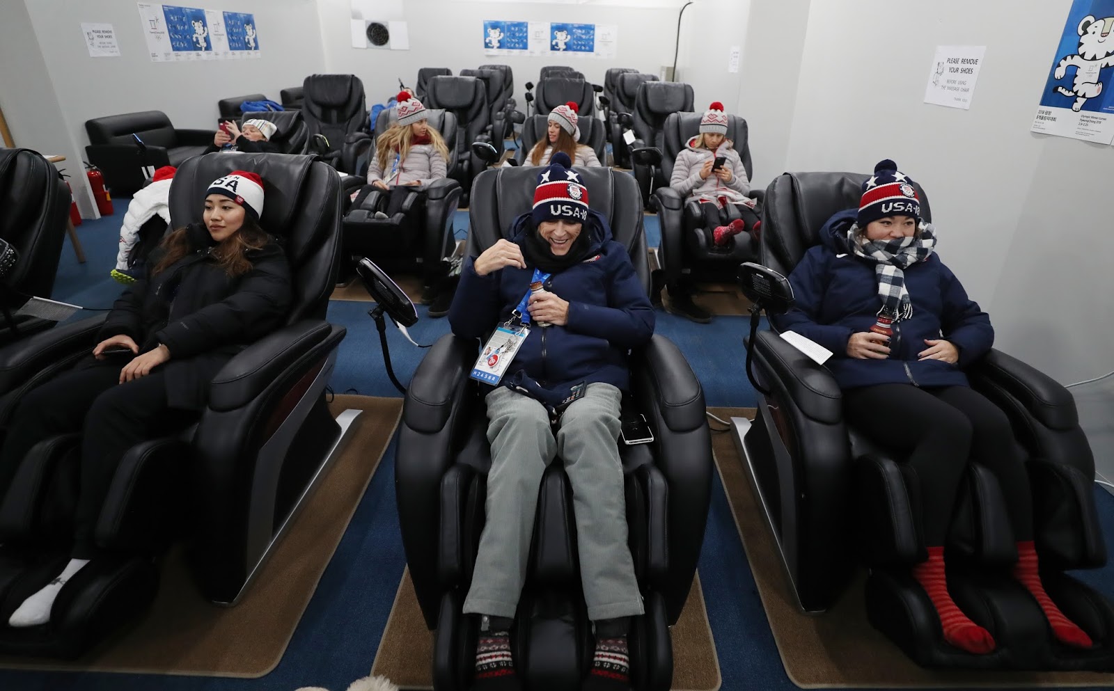 Korea Trip Nice Break at Massage Chairs; Enjoy Massage Privately!