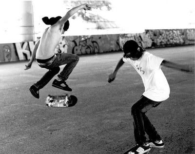 kids skate boarding