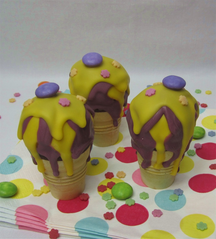 Zitronen-Cakepops in der Eiswaffel 2