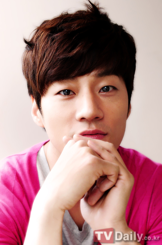 [News] Lee Cheonhee reveals he's thankful for being Jiyeon's ideal type