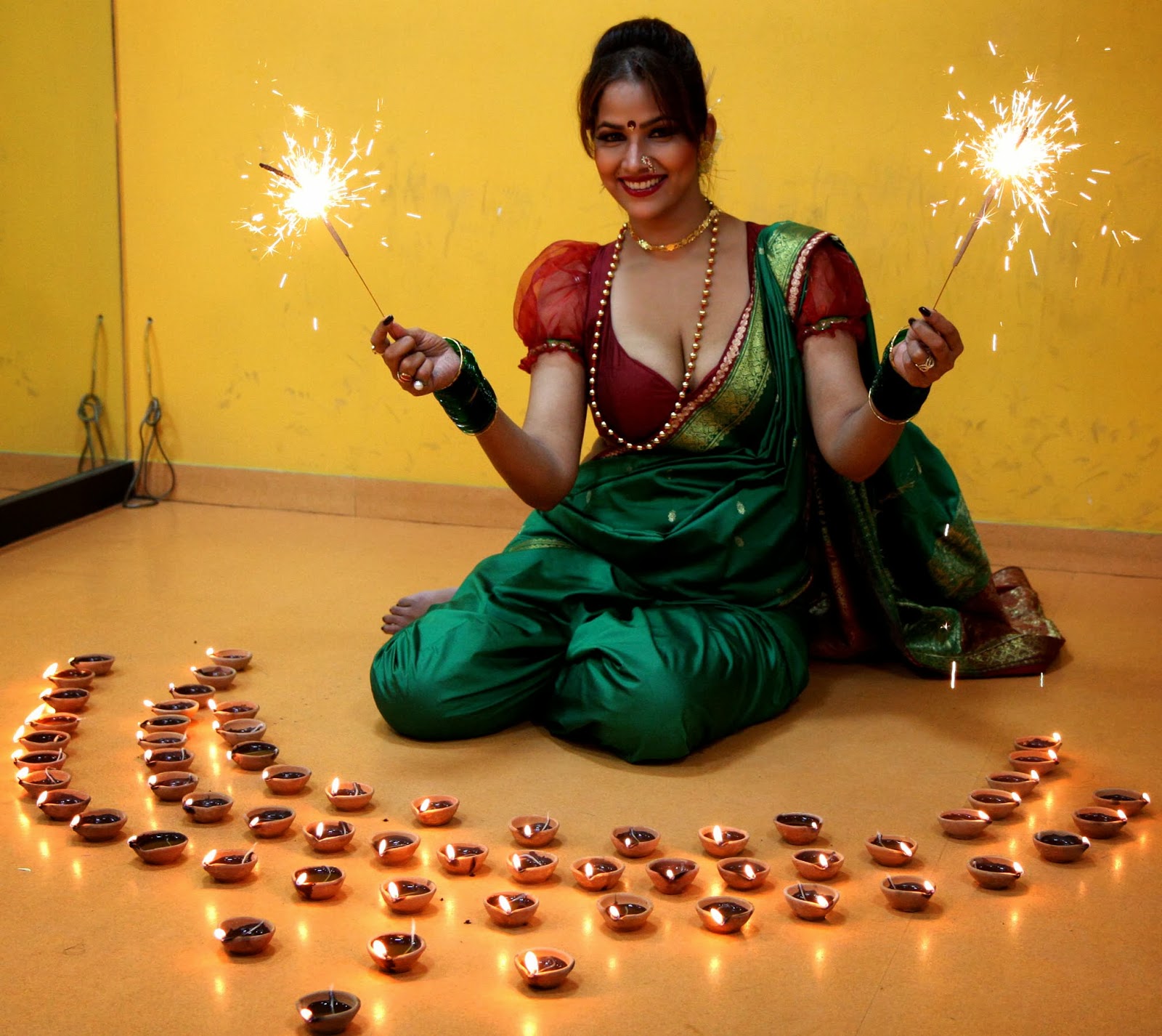 Orient Publication South Actress Tanisha Singh Did Diwali Photo Shoot In Indian Dress At