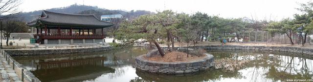 Panorámica de la aldea tradicional hanok Namsangol de Seúl en Corea