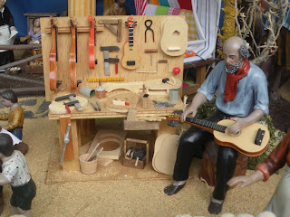 Maestro artesano constructor de guitarras, XVIII Feria del Belén de Sevilla
