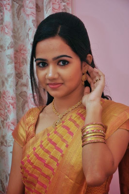 latest indian wedding silk saree jewellery