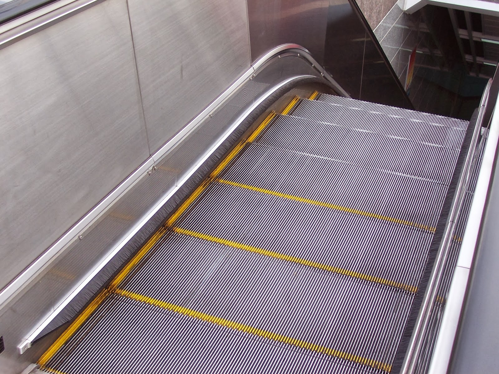Escalator Skirt Deflector Devices What Is The Escalator Safety Brush