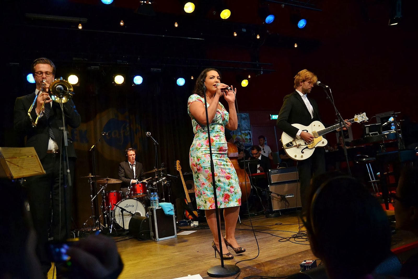 Caro Emerald treedt op in de Vorstin te Hilversum