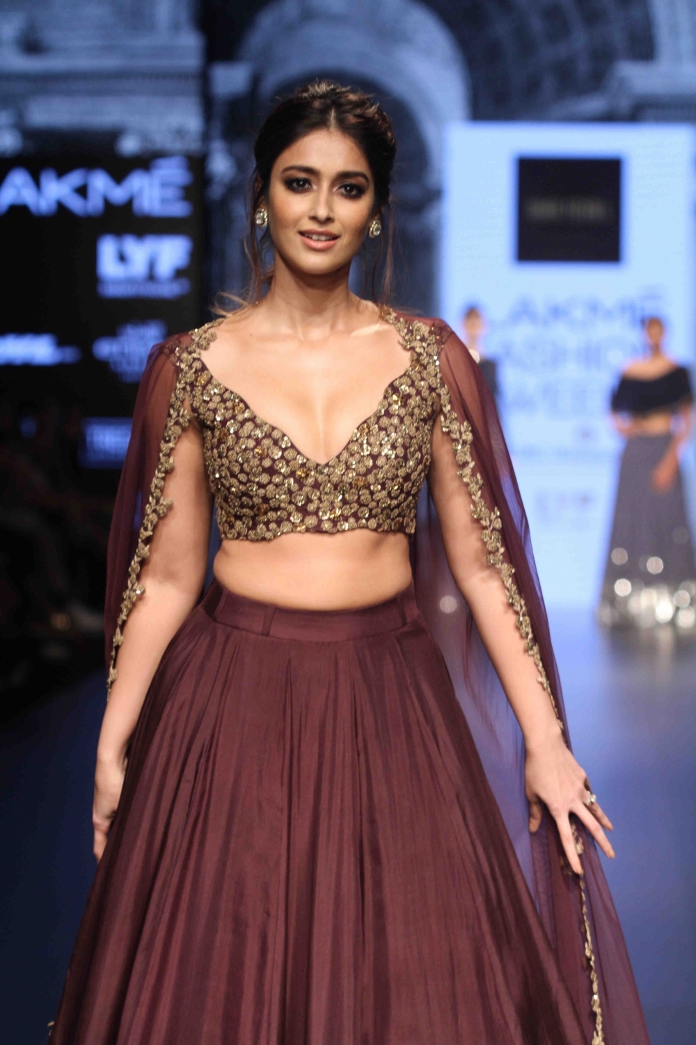 ileana d cruz d ileana d cruz super sexy cleavage show at the lakme ileana d cruz d ileana d cruz super sexy cleavage show at the lakme