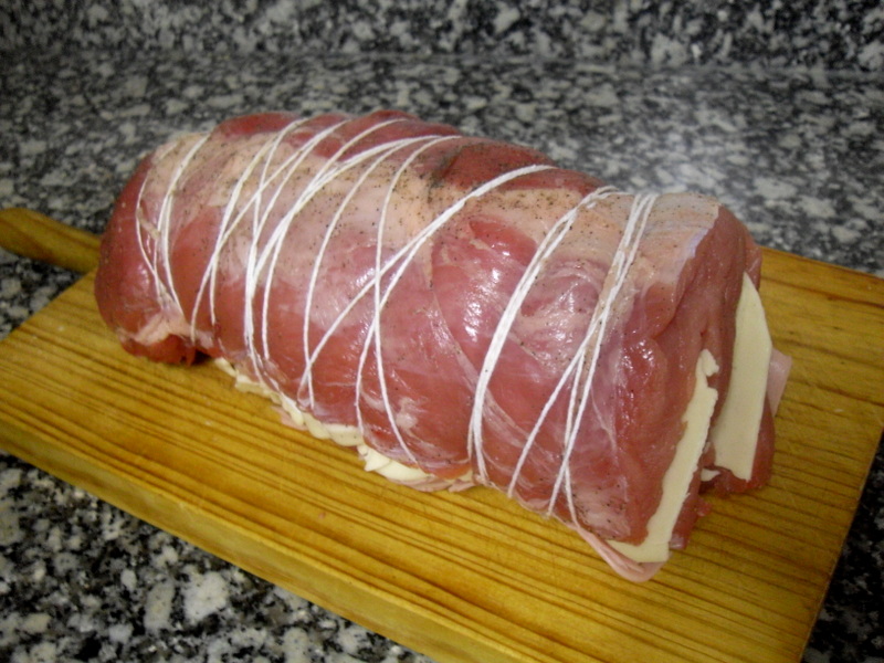 Bridado del lomo relleno de jamón cocido y queso.