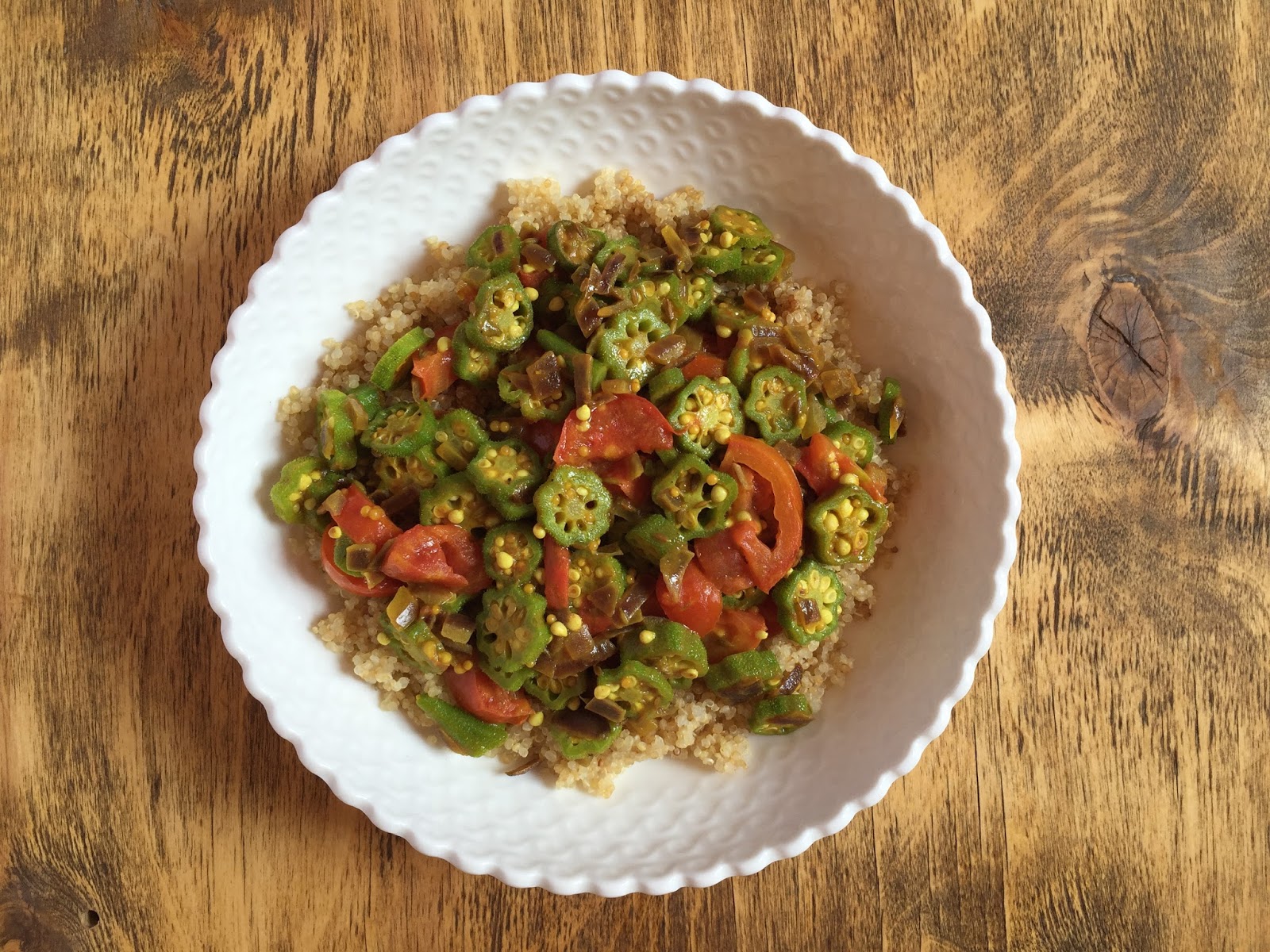 Inglourious Bananas Quinoa with Okra and Tomatoes // Quinoa con okra e