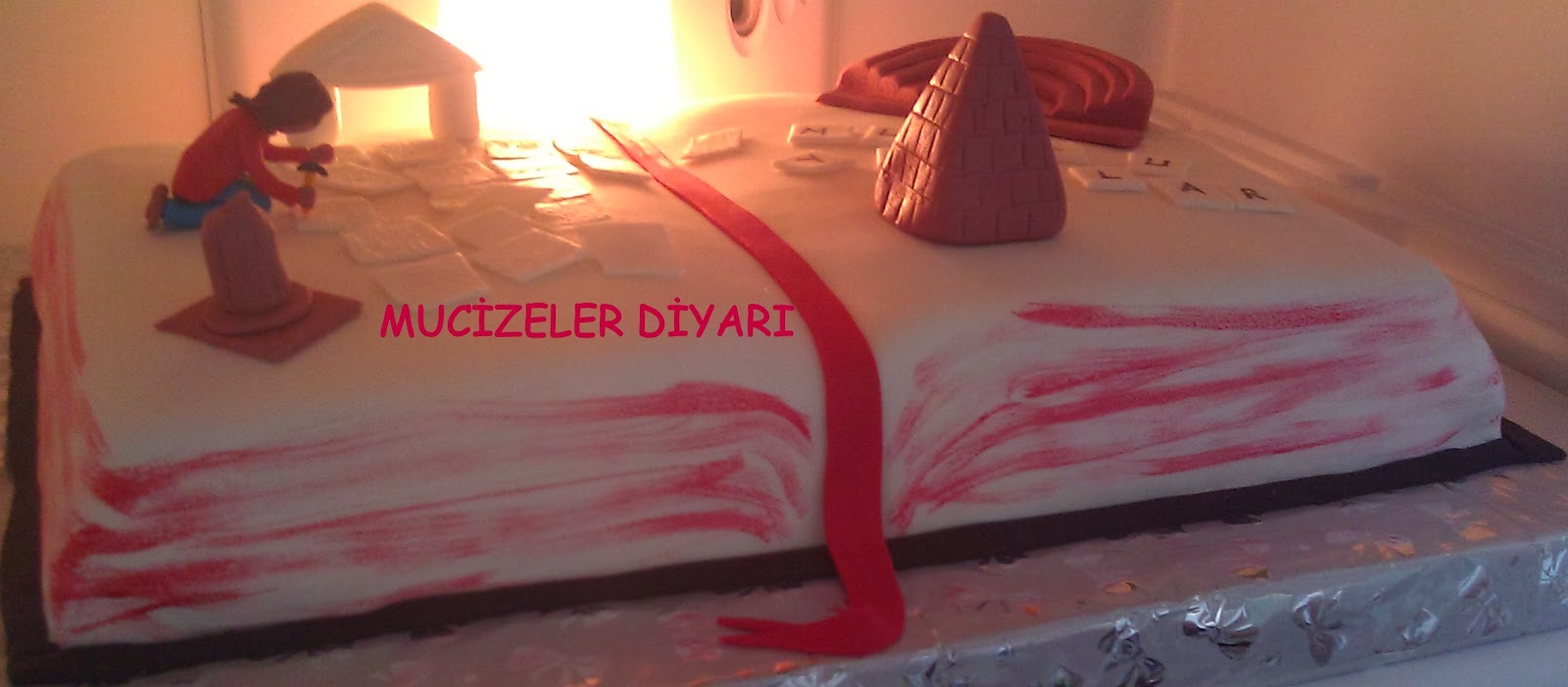 Mucizeler Diyarı ARKEOLOG KİTAP PASTA