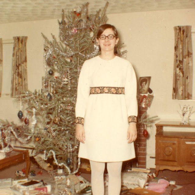 40 cool pics of young women dressed up for christmas in stein christmas trees
