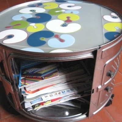 Meja sekaligus lemari buku dari hasil daur ulang drum mesin cuci. Meja sekaligus lemari buku dari hasil daur ulang drum mesin cuci.