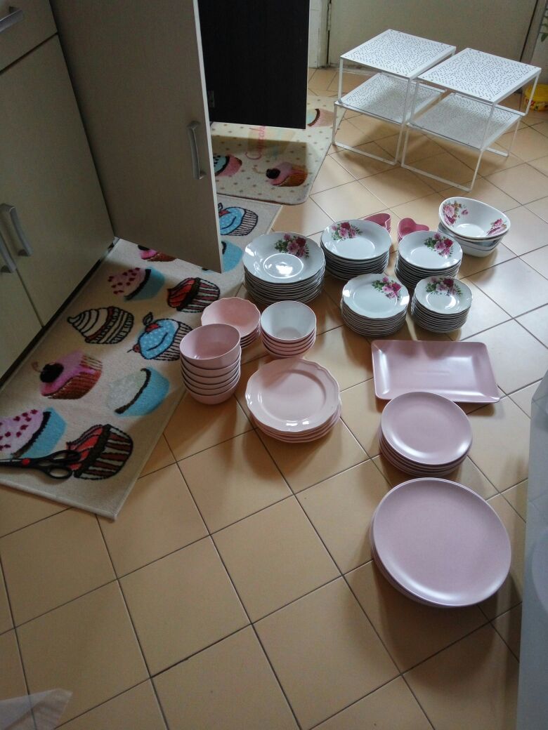 My Organizing Journey Update Kabinet Pinggan Mangkuk Keluarkan Segala Pinggan Dalam Lemari Oh Lupa Nak Cakap Saya Ada Beli Insert Shelf Putih Ikea Tu Untuk Manfaatkan Ruang Yang Kabinet Ni