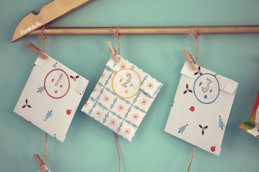 Calendario de adviento con una percha
