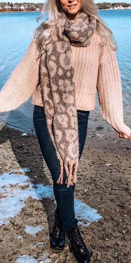 Ribbed Jumper | From knited jumpers to oversized jumper. Discover these 31 Cute womens jumpers that will totally embrace you. Jumper Outfits via higiggle.com #jumper #winterwear #style #cute