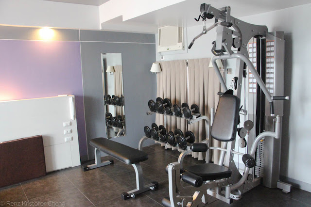 The fitness/gym room of Pillows Hotel