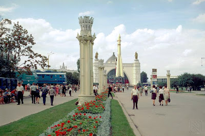 Ракета Восток на площади Промышленности 