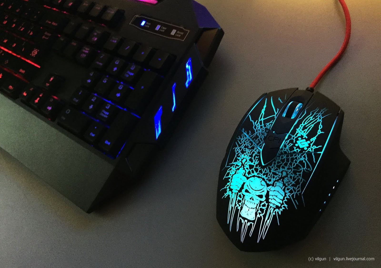 Подсветка мышки defender. Defender RGB Mouse. Мышка Defender Chads. Мышка Doom Fighter. Мышь Дефендер светящаяся.