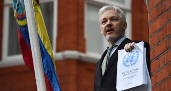Julian Assange recebe um novo passaporte australiano