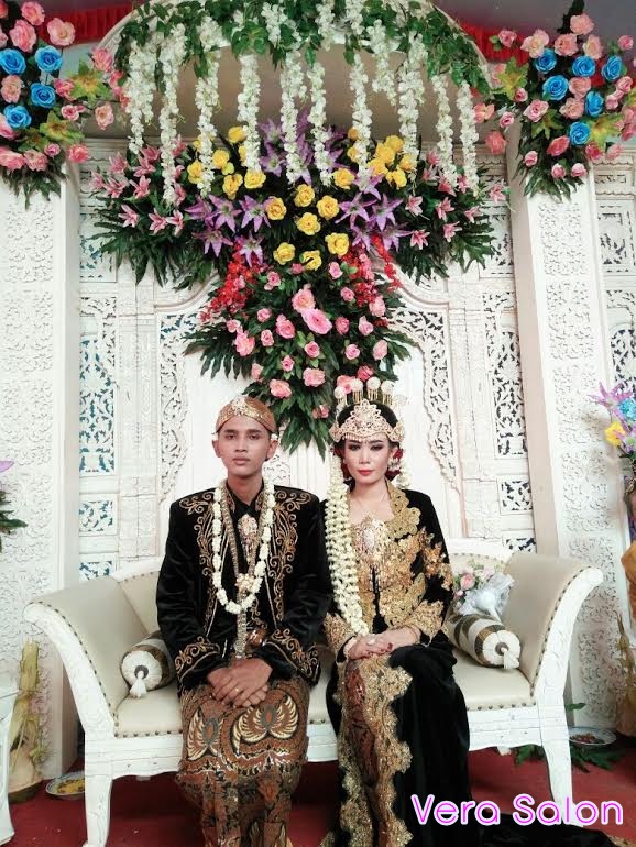 rias pengantin trenggalek vera salon paket-rias-pengantin-vera-salon-trenggalek