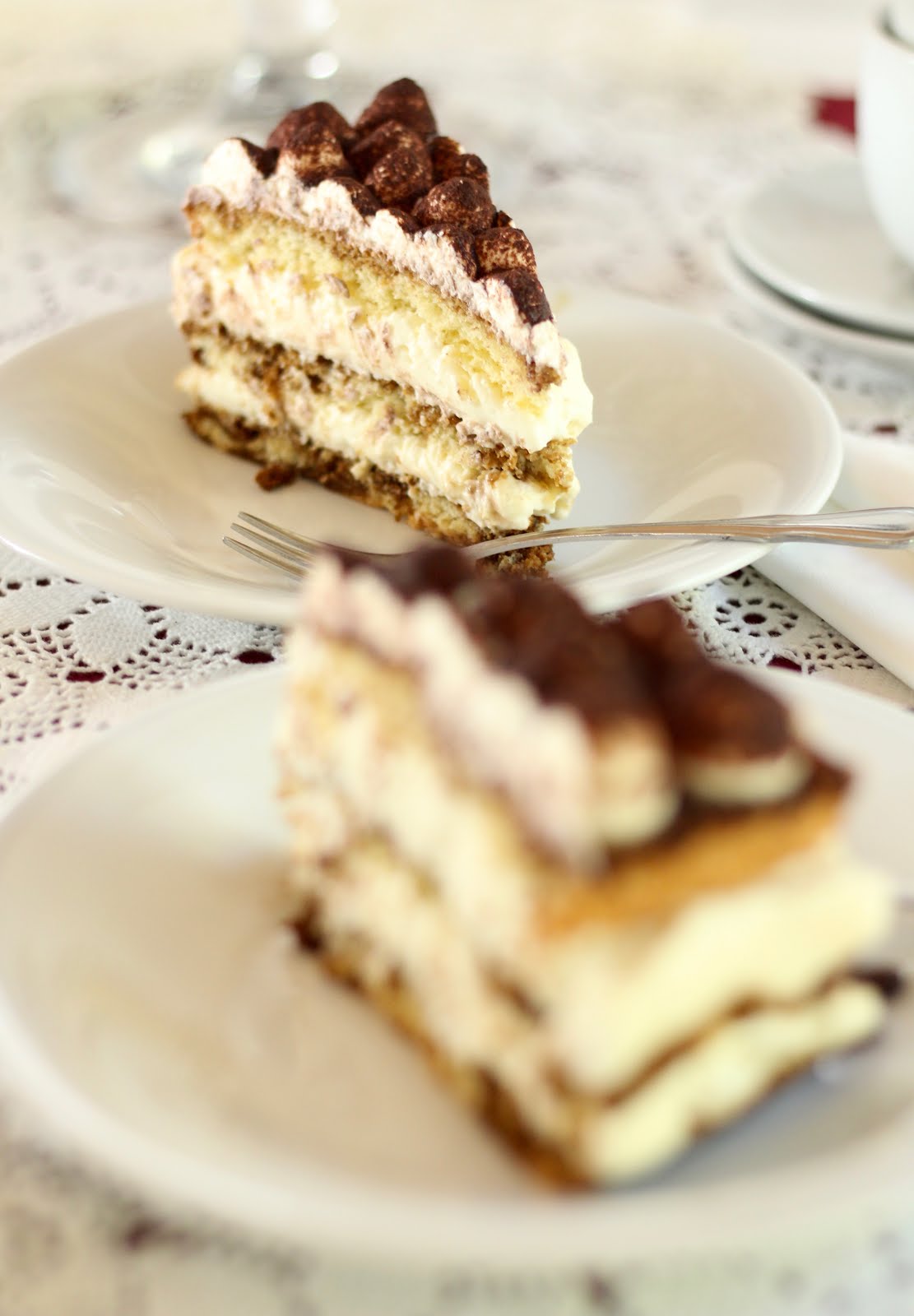 Kaffee-Torte mit weißer Schokosahne | Tiramisu-Torte mit feinem Biskuit | Rezept und Video von Sugarprincess Kaffee-Torte mit weißer Schokosahne | Tiramisu-Torte mit feinem Biskuit | Rezept und Video von Sugarprincess