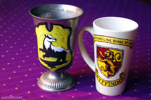 aliciasivert, alicia sivert, alicia sivertsson, helga hufflepuffs bägare, hufflepuff, cup, pokal, halloween, handicraft, craft, diy, hantverk, handarbete, art, konst, fanart, fan art, gryffindor mugg, handmade, painted, handgjord, mug, kopp