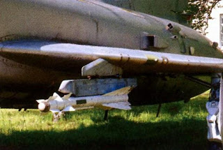 УР «воздух — воздух» малой дальности P-6D на подкрыльевом пилоне Су 15ТМ