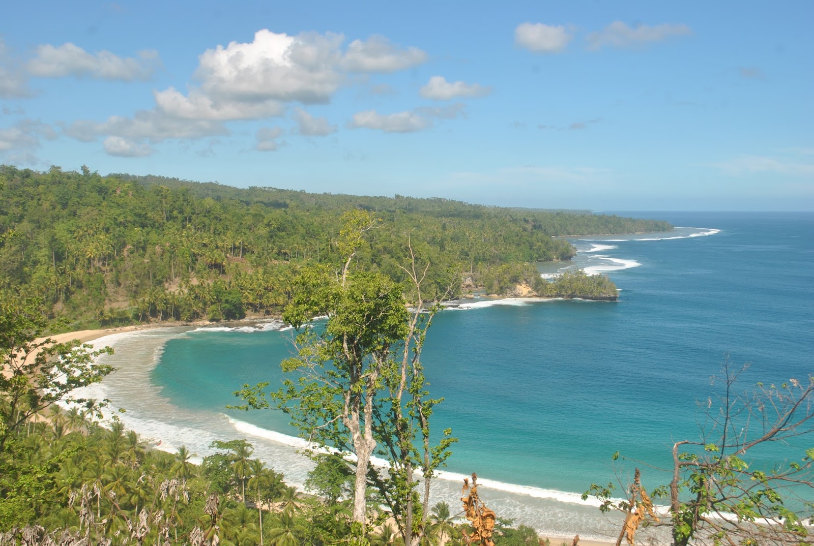 TANJUNG GORANGO: WISATA PANTAI TANJUNG GORANGO MOROTAI