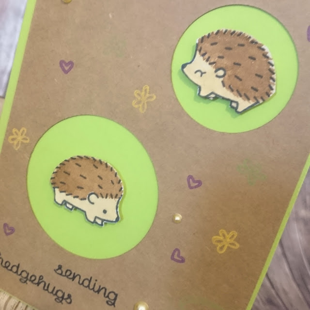 [DIY] Sending hedgehugs: Cutest Greeting Card with Hedgehogs // Grußkarte mit süßen Igeln