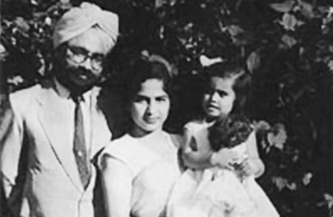 Manmohan Singh with Wife Gursharan Kaur & Daughter Upinder Singh | Ex-Prime Minister of India Manmohan Singh Rare Photos | Family Photos | Real-Life Photos