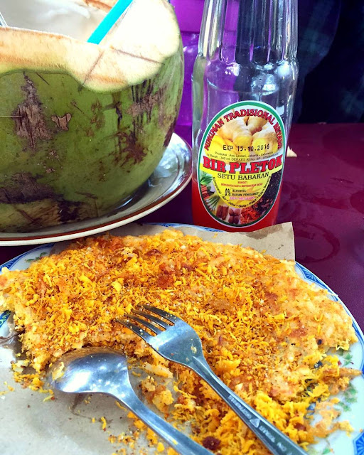 kerak telor khas betawi foto kerak telor khas betawi