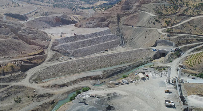 Kale barajının yapım çalışmaları sürüyor Kale barajının yapım çalışmaları sürüyor