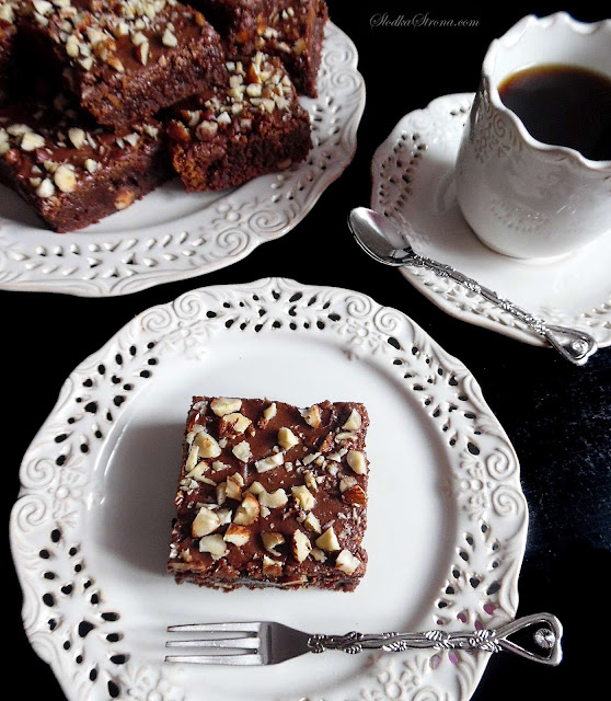 Ciasto Czekoladowe z Orzechami Laskowymi (Brownies z Orzechami Laskowymi) - Przepis - Słodka Strona