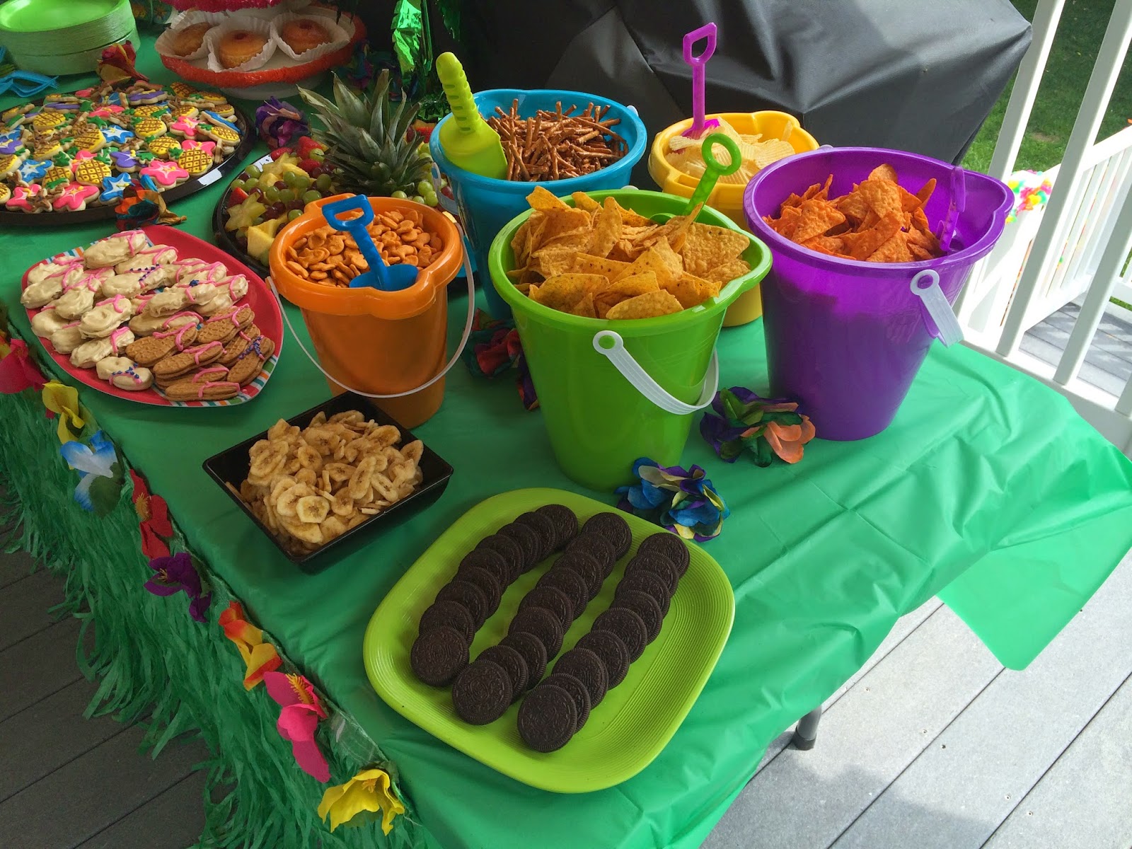 It's Fun 4 Me! Back to School Luau Party